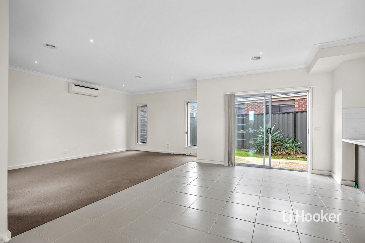 1/9 Duchess Court, Point Cook VIC 3030, Image 2