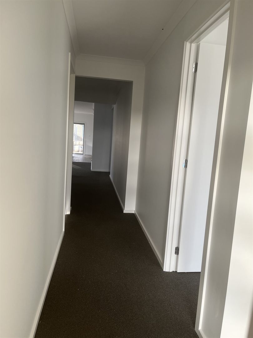 5 Esquire Circuit, Roseworthy SA 5371 House For Rent Domain