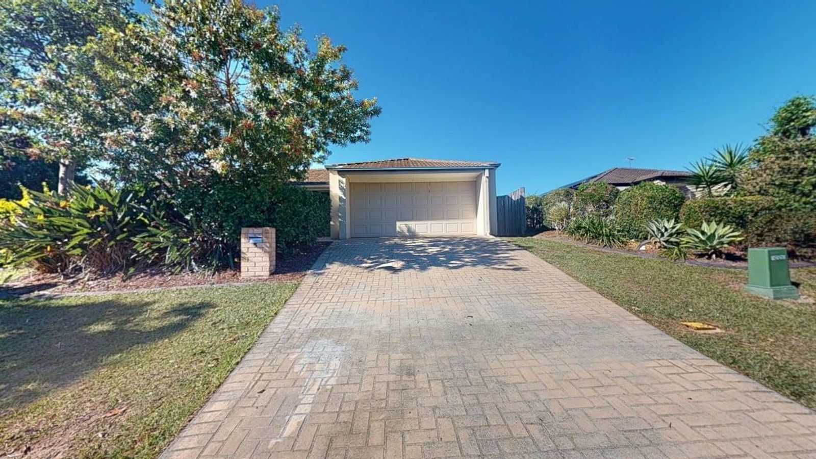 5 bedrooms House in 5 Marilyn Place MORAYFIELD QLD, 4506