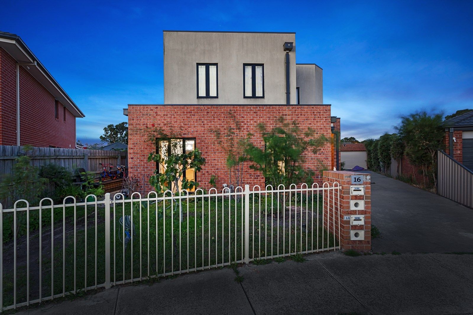 1/16 Sedgwick Court, Lynbrook VIC 3975, Image 2