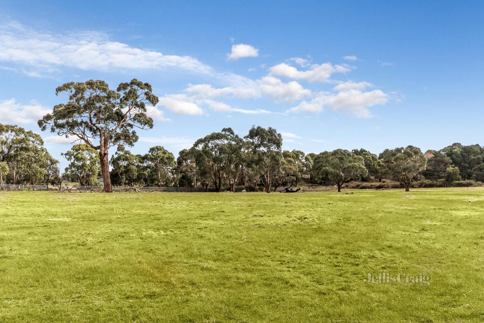 2/12 Trio Place, Kyneton VIC 3444, Image 2