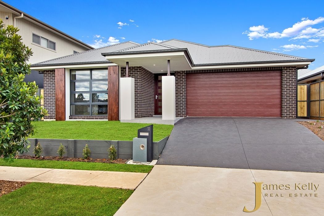4 bedrooms House in 32 Kiewa Gr BOX HILL NSW, 2765