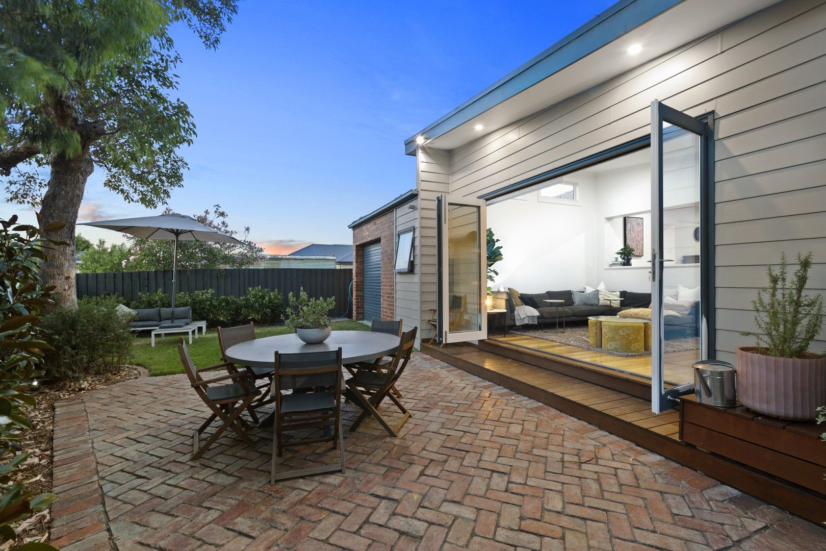4 bedrooms Townhouse in 2/87 Warrigal Road MENTONE VIC, 3194