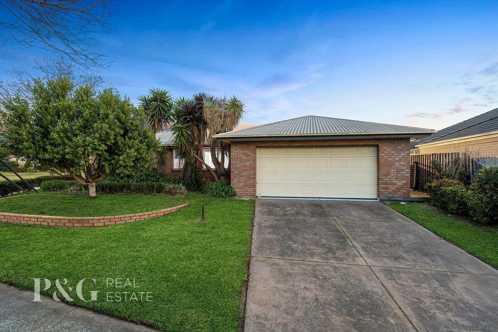 4 bedrooms House in 132 The Promenade NARRE WARREN SOUTH VIC, 3805