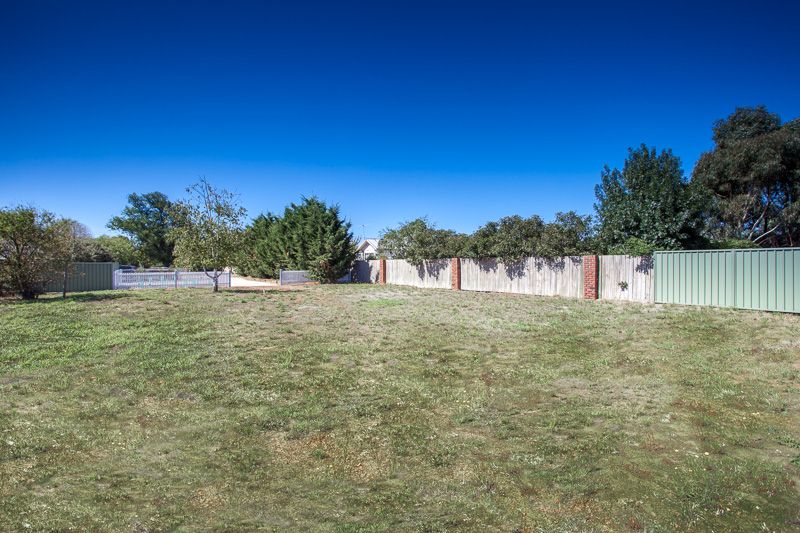 2, 39 Main Road, Lancefield VIC 3435, Image 1