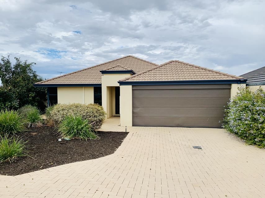 4 bedrooms House in 16 Polglase Fairway CLARKSON WA, 6030
