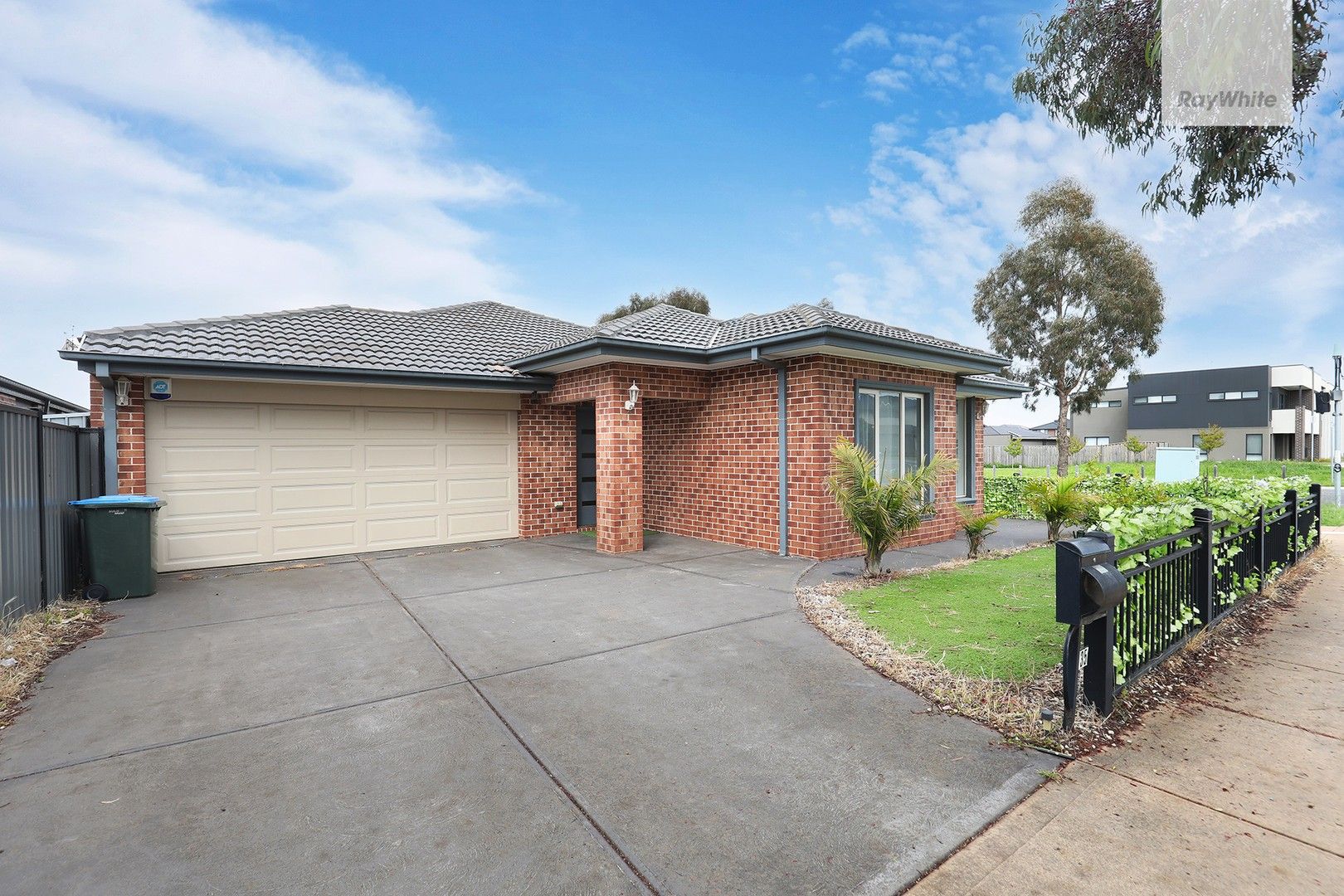 135 Tom Roberts Parade, Point Cook VIC 3030 House For Rent 525