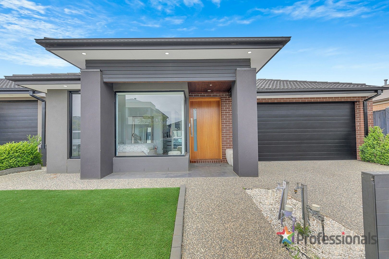 4 bedrooms House in 17 Goldington Street MICKLEHAM VIC, 3064