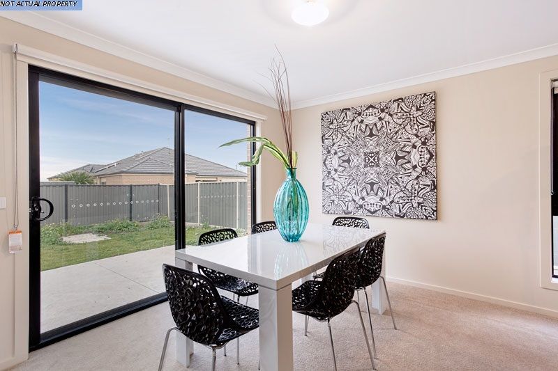 2/12 Highwood Drive, Hillside VIC 3037, Image 2