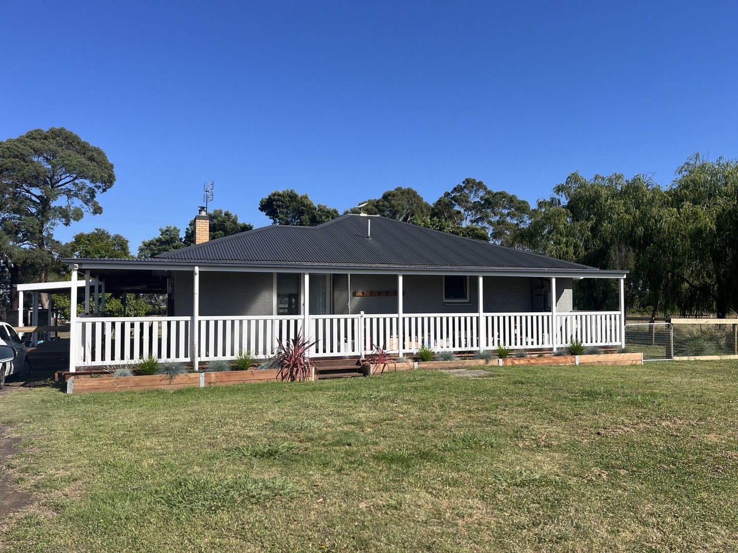 3 bedrooms House in 2060 Timboon-Colac Road IRREWILLIPE VIC, 3249