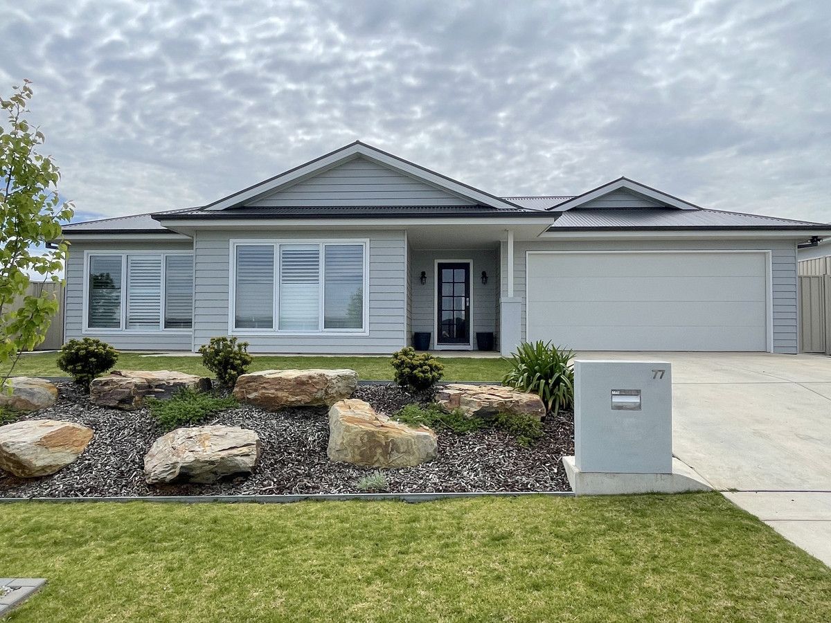 4 bedrooms House in 77 Paradise Drive GOBBAGOMBALIN NSW, 2650