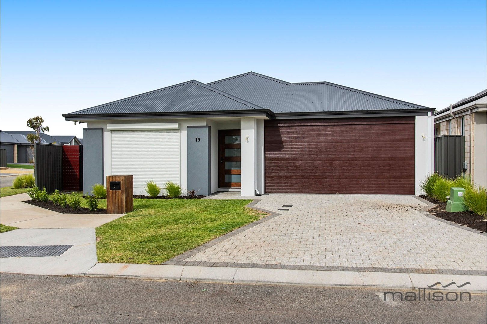 4 bedrooms House in 19 Kenyta Street PIARA WATERS WA, 6112