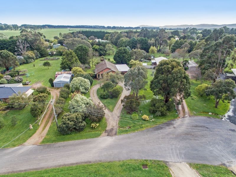 19 Old Farm Way, Romsey VIC 3434, Image 1