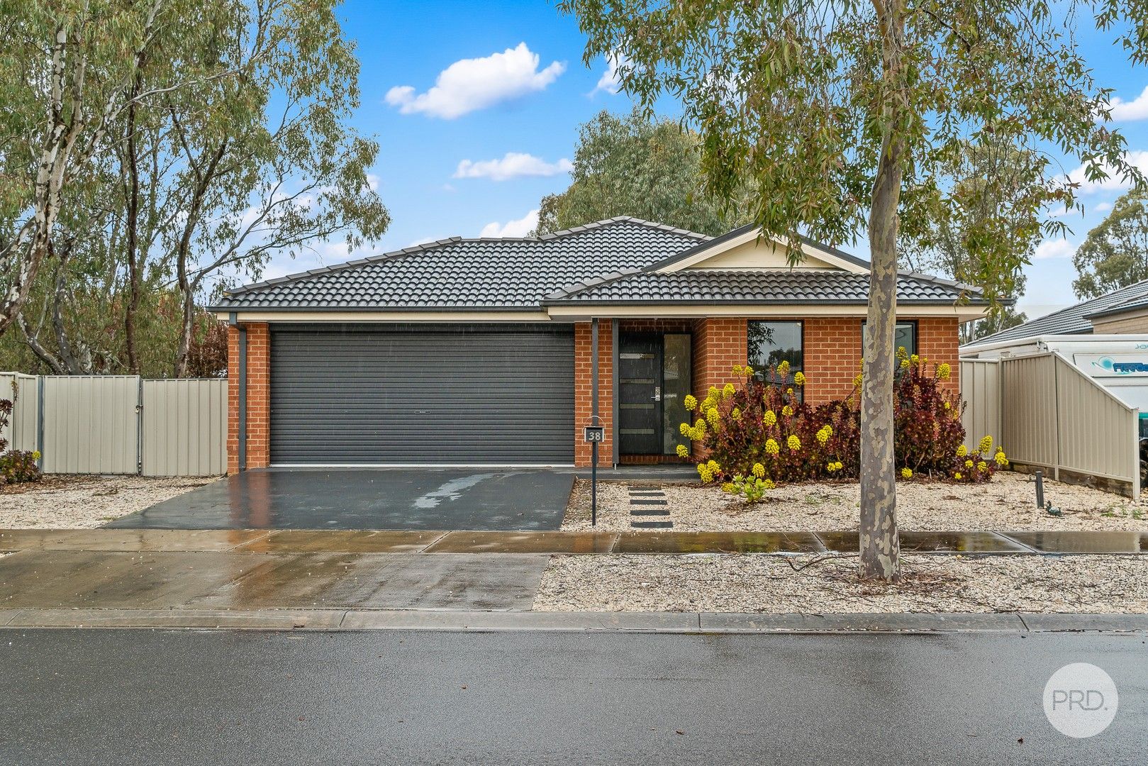 3 bedrooms House in 38 Elandra Drive ASCOT VIC, 3551