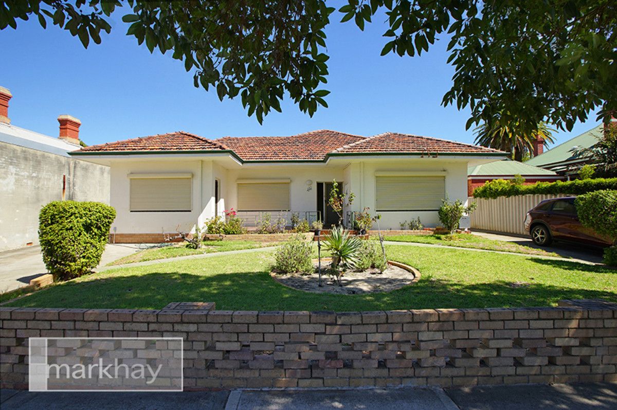 4 bedrooms House in 127 Walcott Street MOUNT LAWLEY WA, 6050