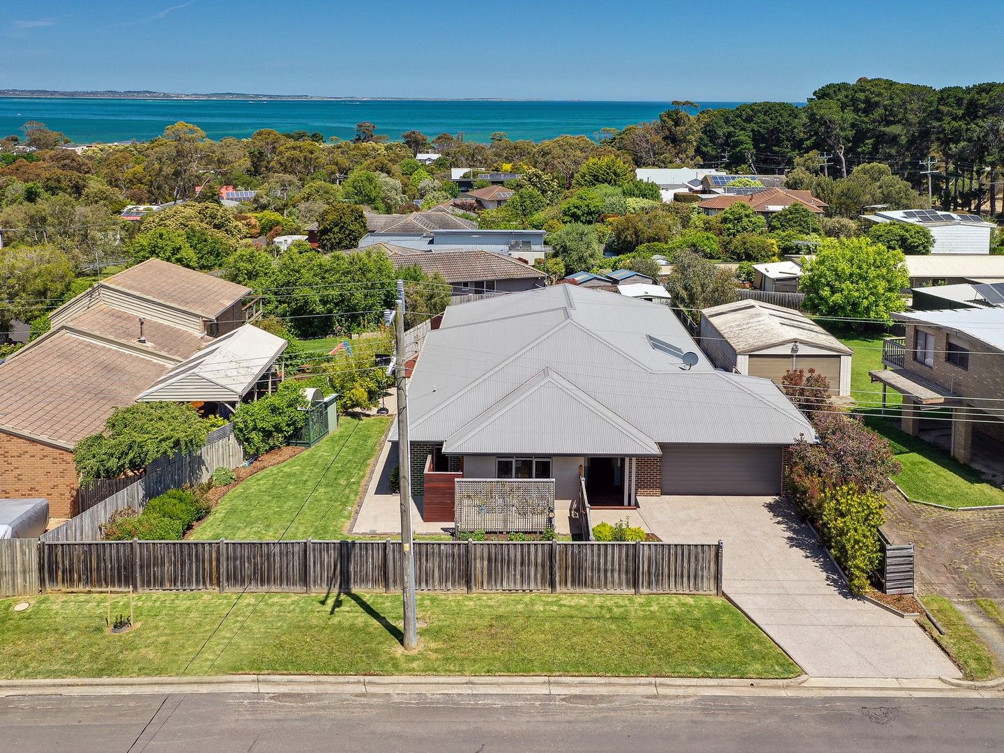 4 bedrooms House in 93 Beach Hill Avenue SOMERS VIC, 3927