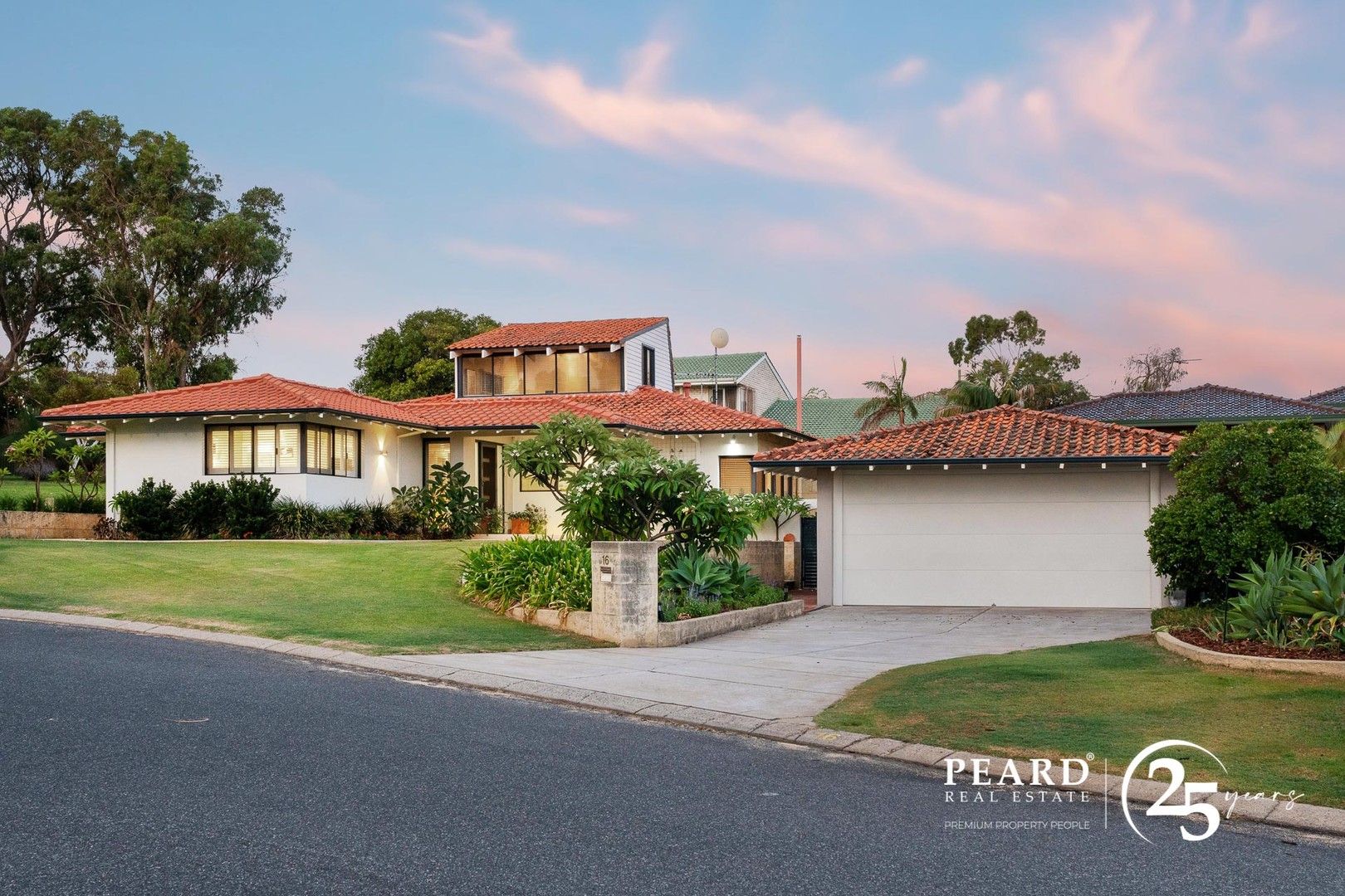 4 bedrooms House in 16 Geddes Close DUNCRAIG WA, 6023