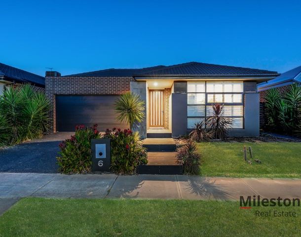 6 Bellhaven Circuit, Clyde North VIC 3978