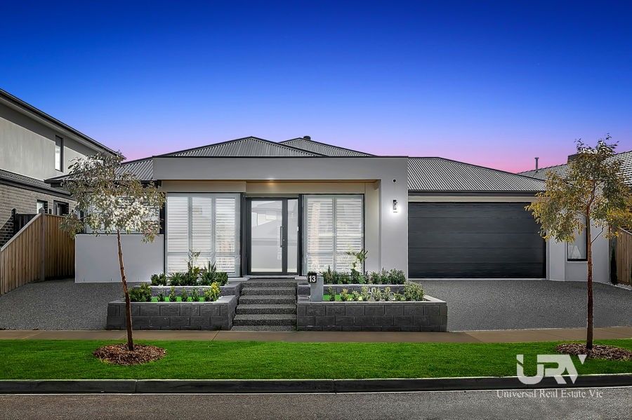 4 bedrooms House in 13 Camberwell Parade MICKLEHAM VIC, 3064