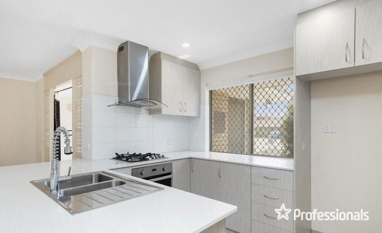 3 bedrooms House in 5 Gaze Court THORNLIE WA, 6108