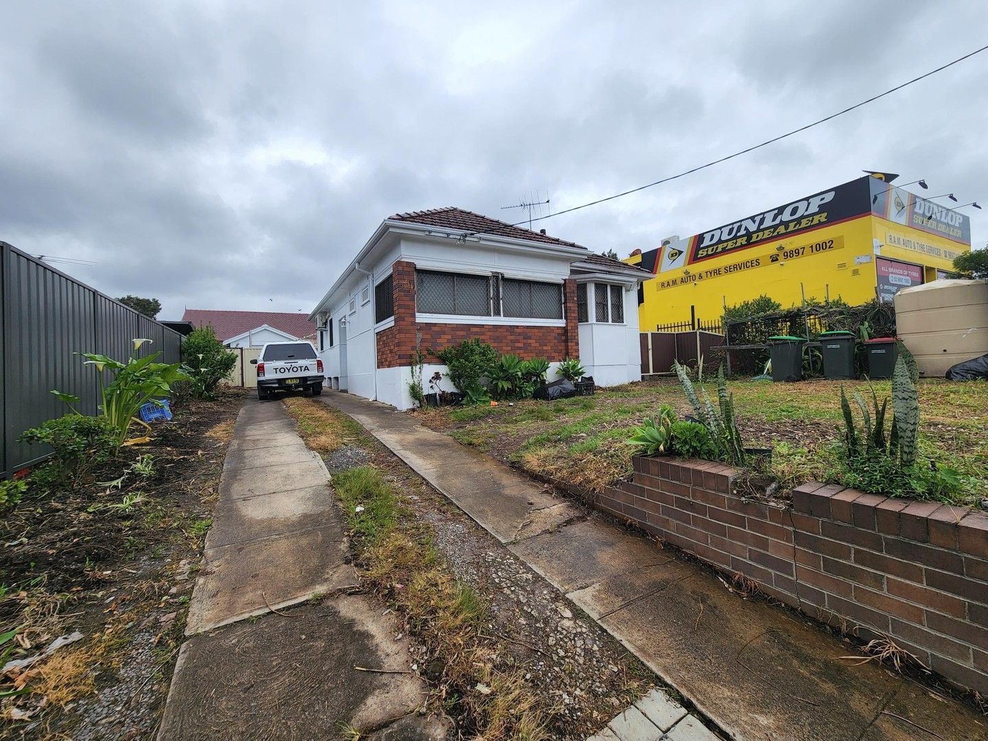 4 bedrooms House in 221 Woodville Road MERRYLANDS NSW, 2160