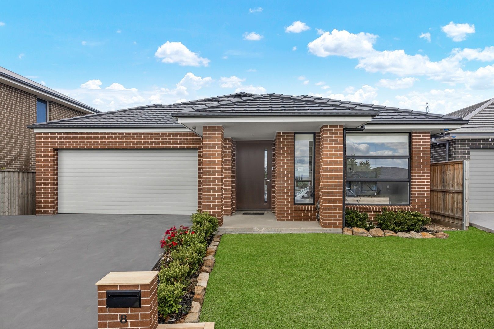 4 bedrooms House in 8 Ashwell Way GLEDSWOOD HILLS NSW, 2557
