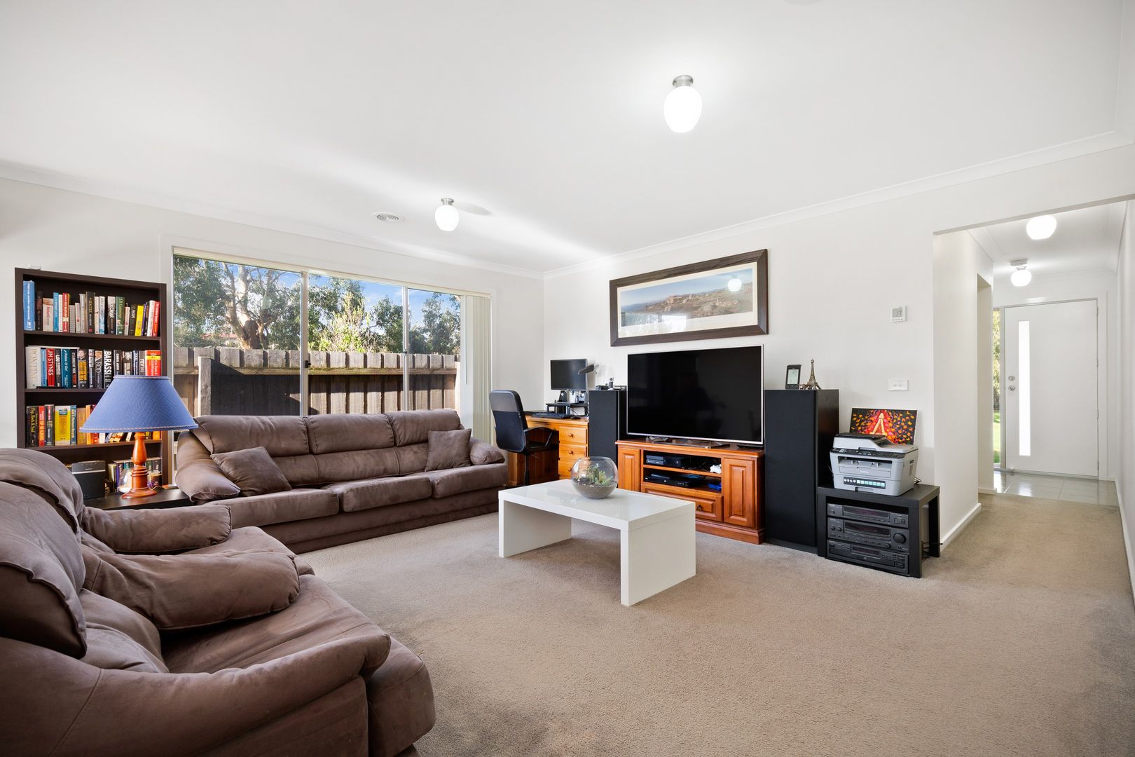 31 Shakespeare Court, Drouin VIC 3818, Image 2