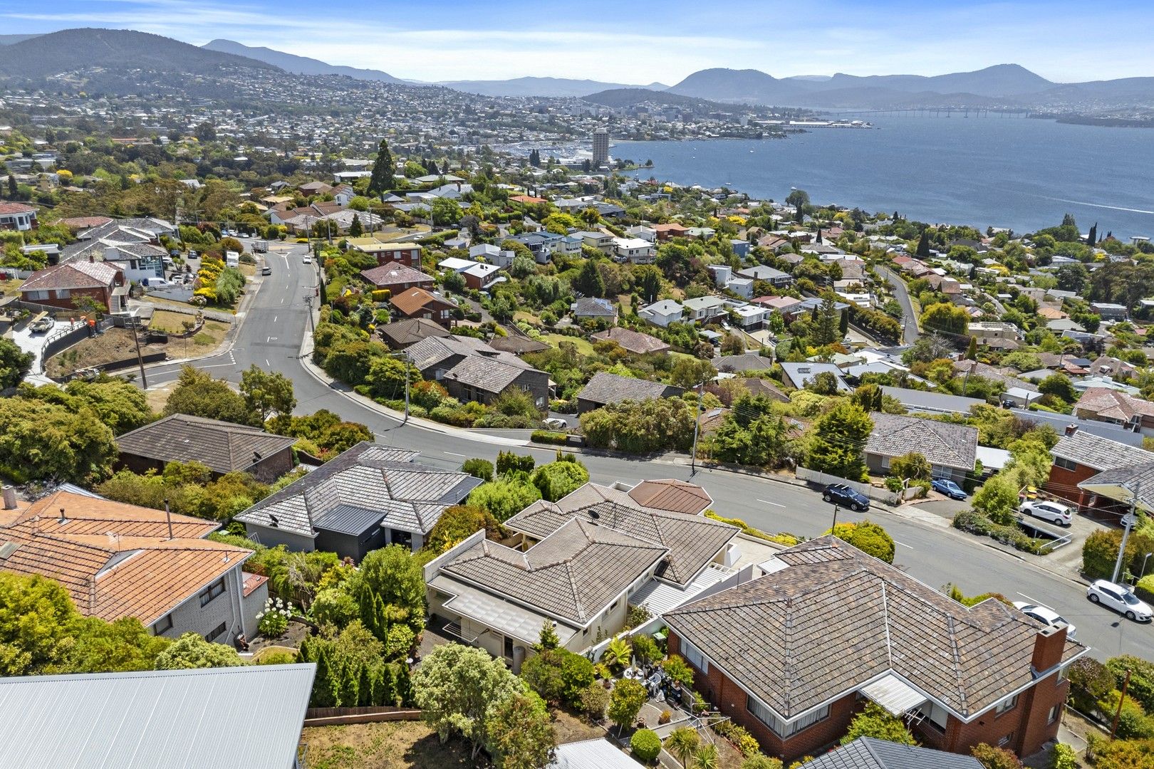 5 bedrooms House in 302 Churchill Ave SANDY BAY TAS, 7005