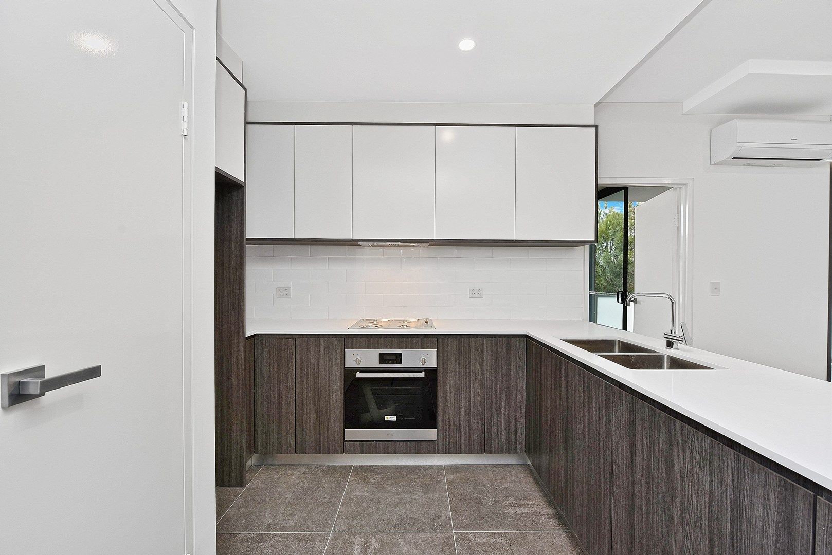 1 bedrooms Apartment / Unit / Flat in 83/2 Willis Street WOLLI CREEK NSW, 2205