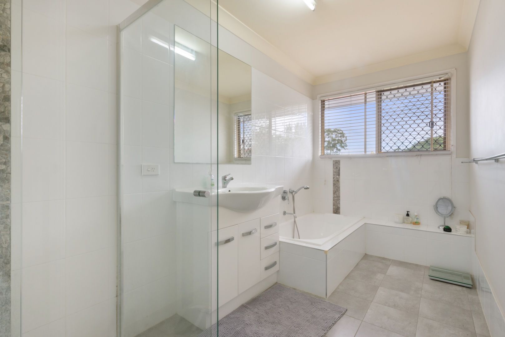 69 Cedar St, Greenslopes QLD 4120, Image 2