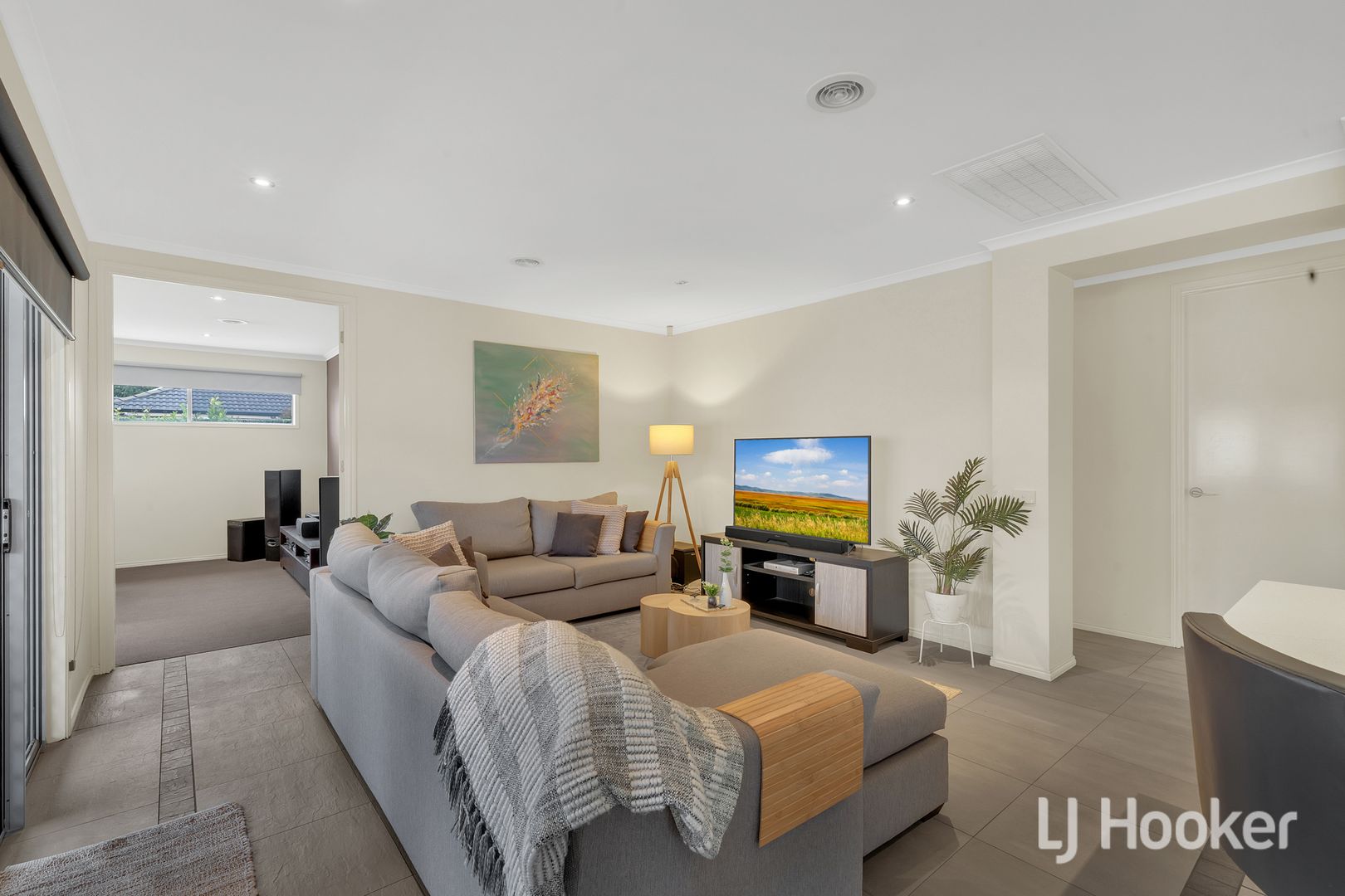 11 Charlwood Close, Lynbrook VIC 3975, Image 2