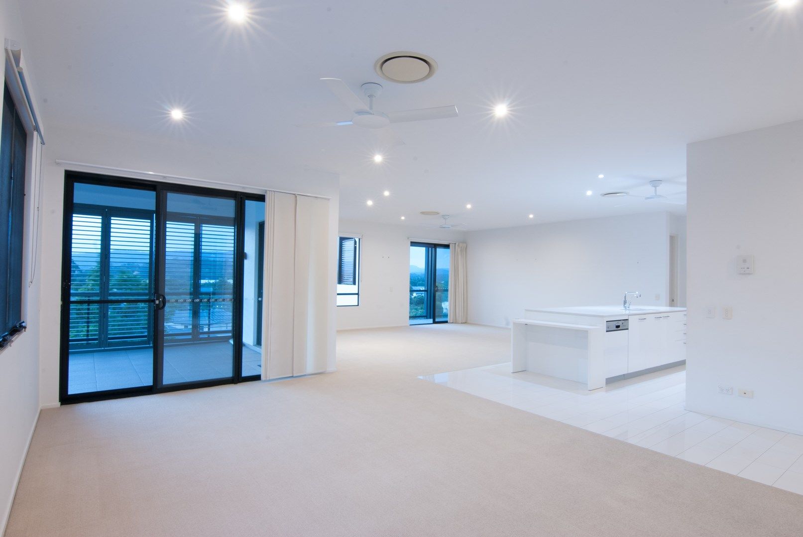 27/310 Easthill Drive, The Glades-"GLASSWING PENTHOUSE", Robina QLD 4226, Image 0