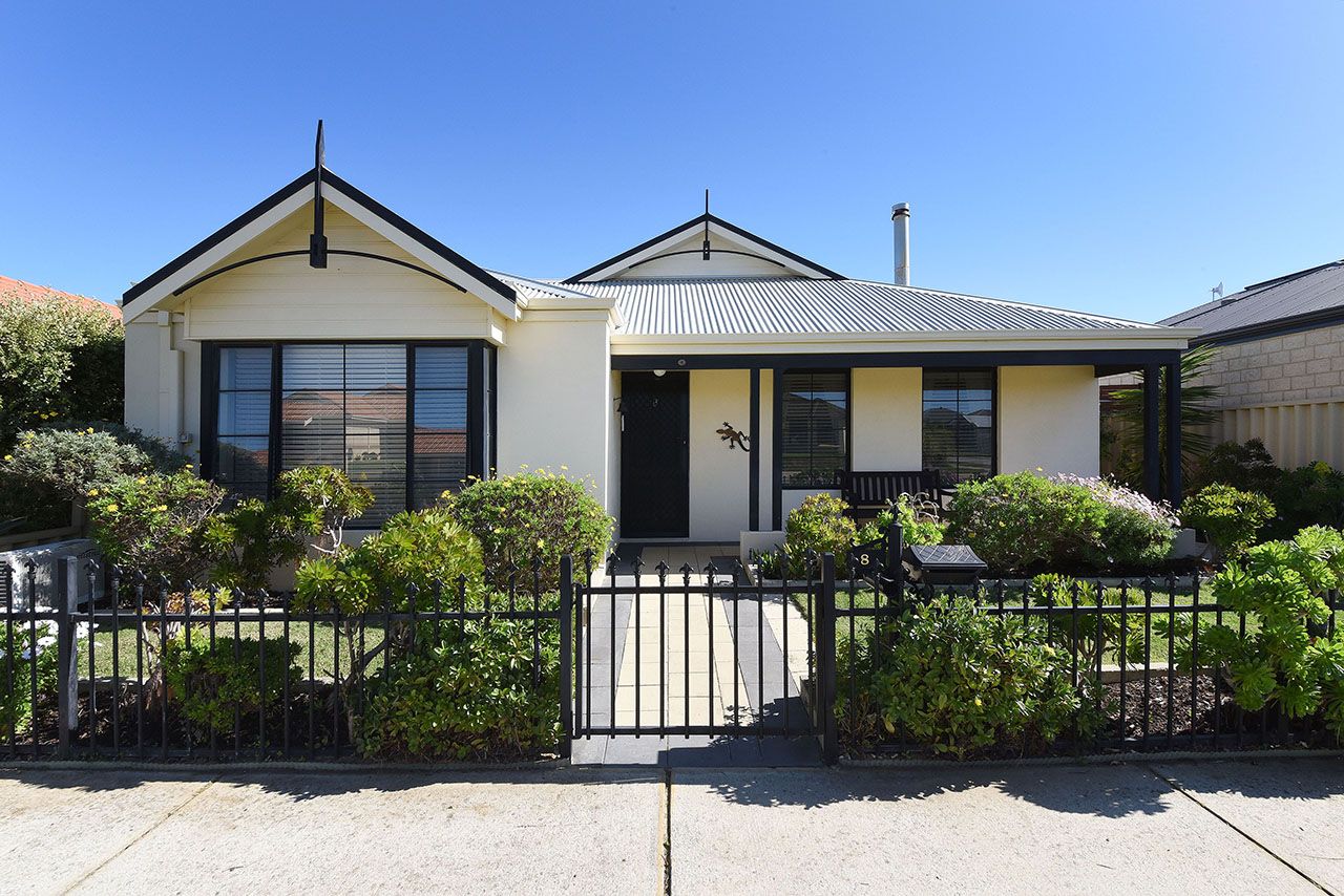 3 bedrooms House in 8 Moorlinch Street BUTLER WA, 6036