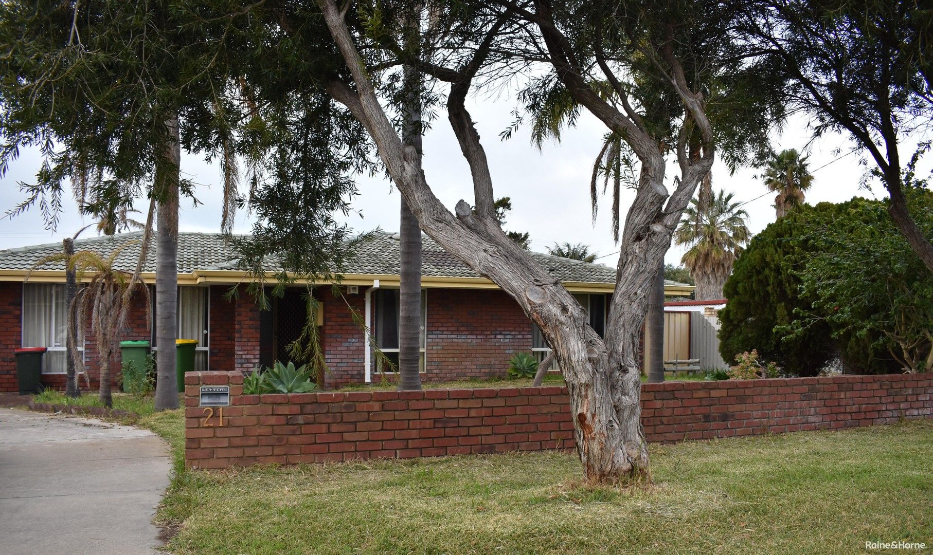 4 bedrooms House in 21 Boon Court ROCKINGHAM WA, 6168