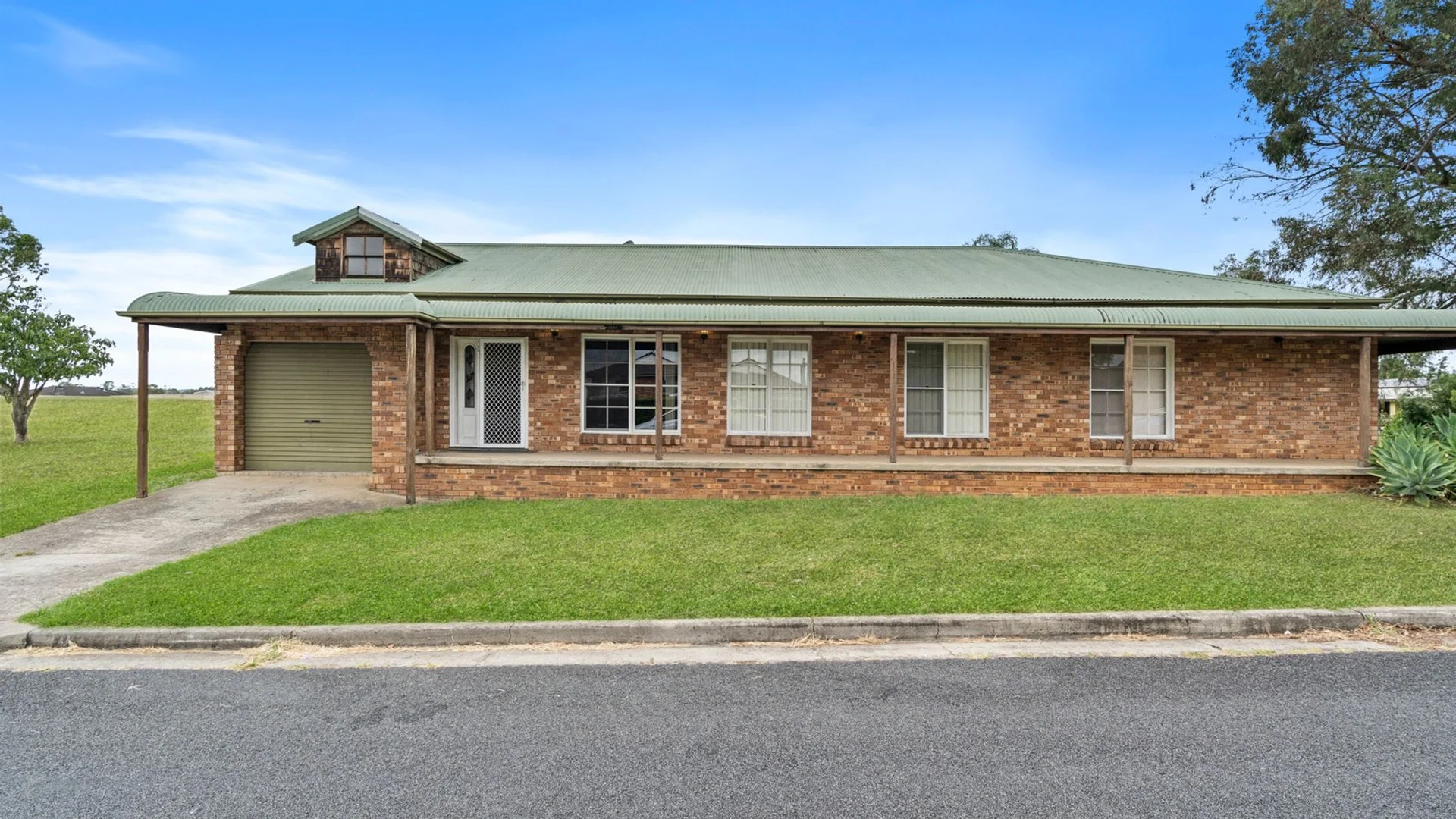 2/23 Starfighter Avenue, Raby NSW 2566