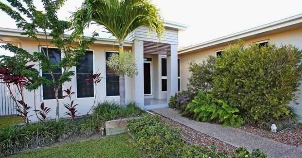 4 bedrooms House in 17 Hillock Crescent BUSHLAND BEACH QLD, 4818
