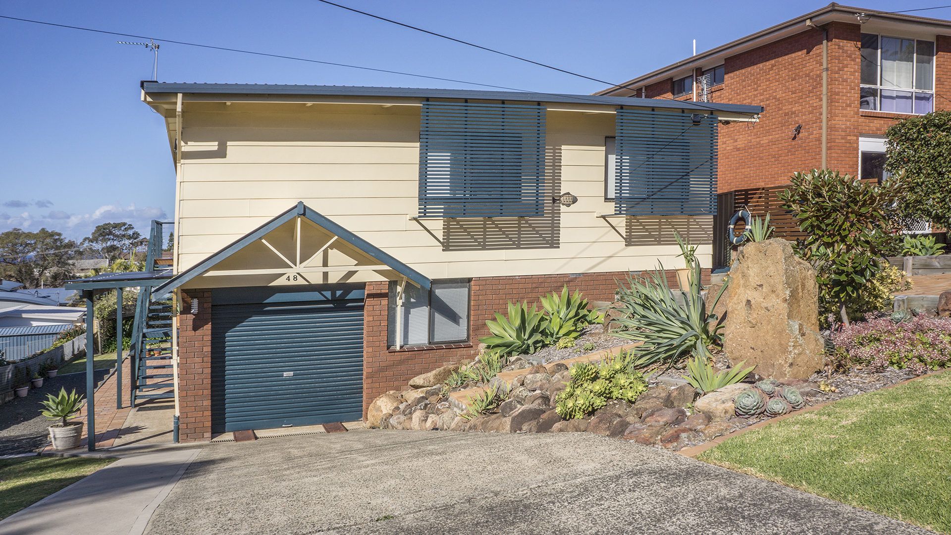 4 bedrooms House in 48 Bombora Crescent MOLLYMOOK BEACH NSW, 2539
