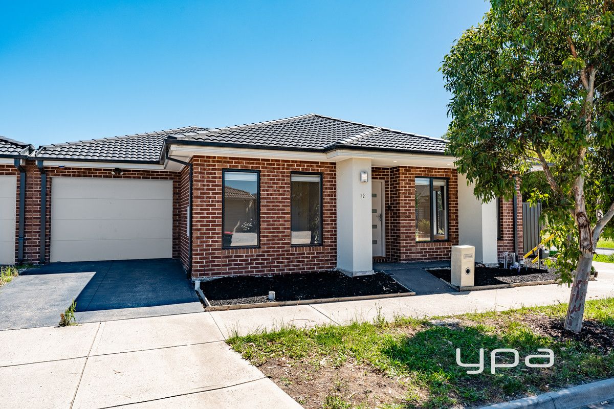 3 bedrooms House in 12 Adelong Avenue WOLLERT VIC, 3750