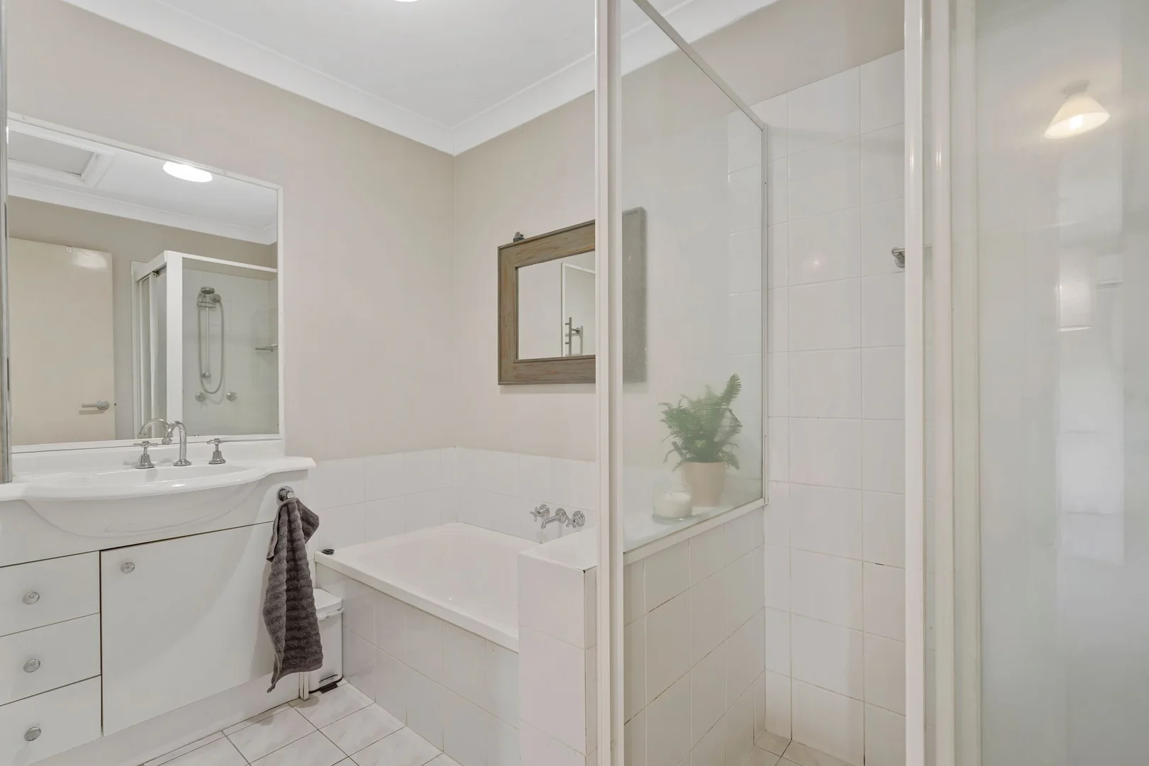Additional image 16 of 20/191 Greenacre Drive, Arundel QLD 4214