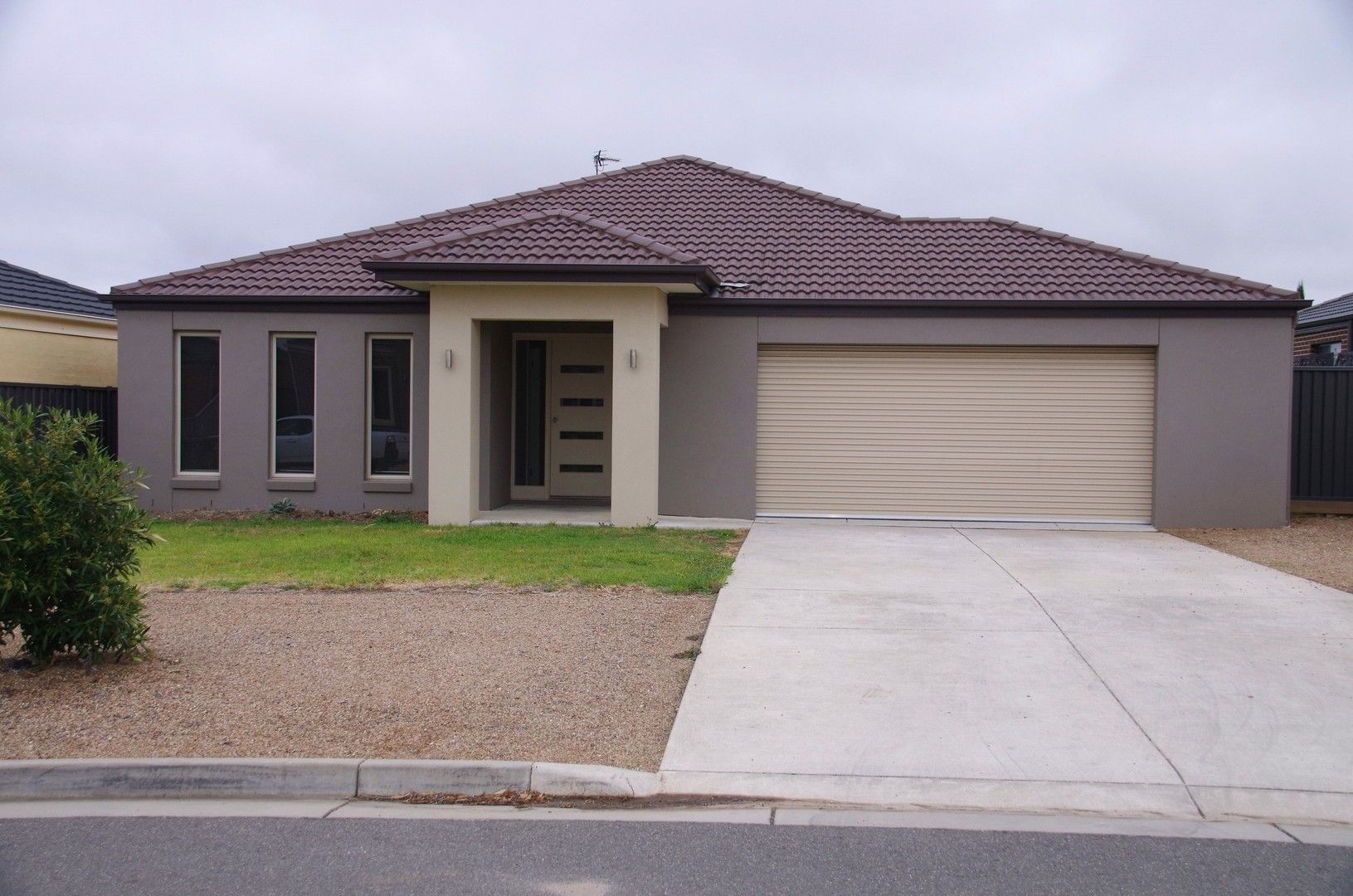 4 bedrooms House in 14 Hereford Close DELACOMBE VIC, 3356