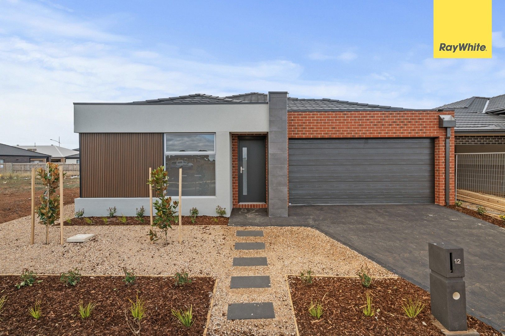 4 bedrooms House in 12 Shallow Road WEIR VIEWS VIC, 3338