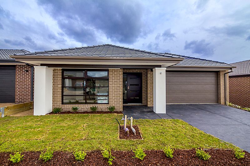 4 bedrooms House in 40 Karabair Street CLYDE NORTH VIC, 3978