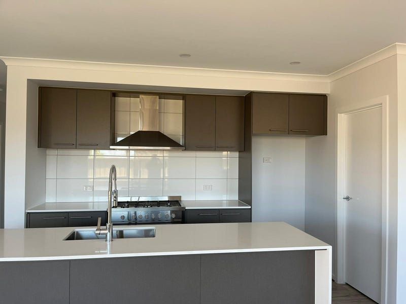 1 English Road, Fraser Rise VIC 3336 - House For Rent | Domain