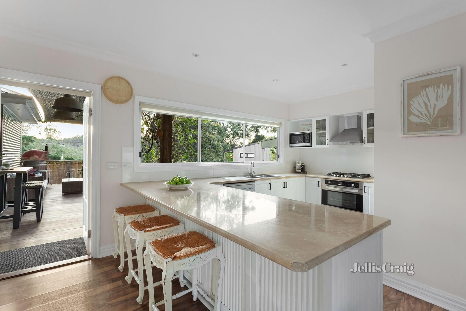 27 Curtain Road, Hurstbridge VIC 3099, Image 2