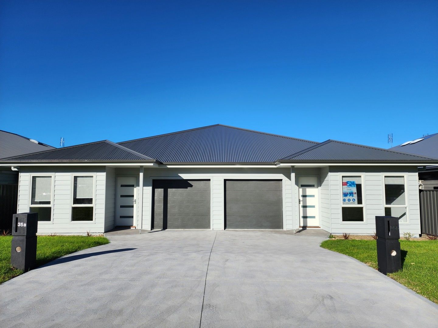 4 bedrooms Duplex in 35a and 35b Lancing Ave SUSSEX INLET NSW, 2540