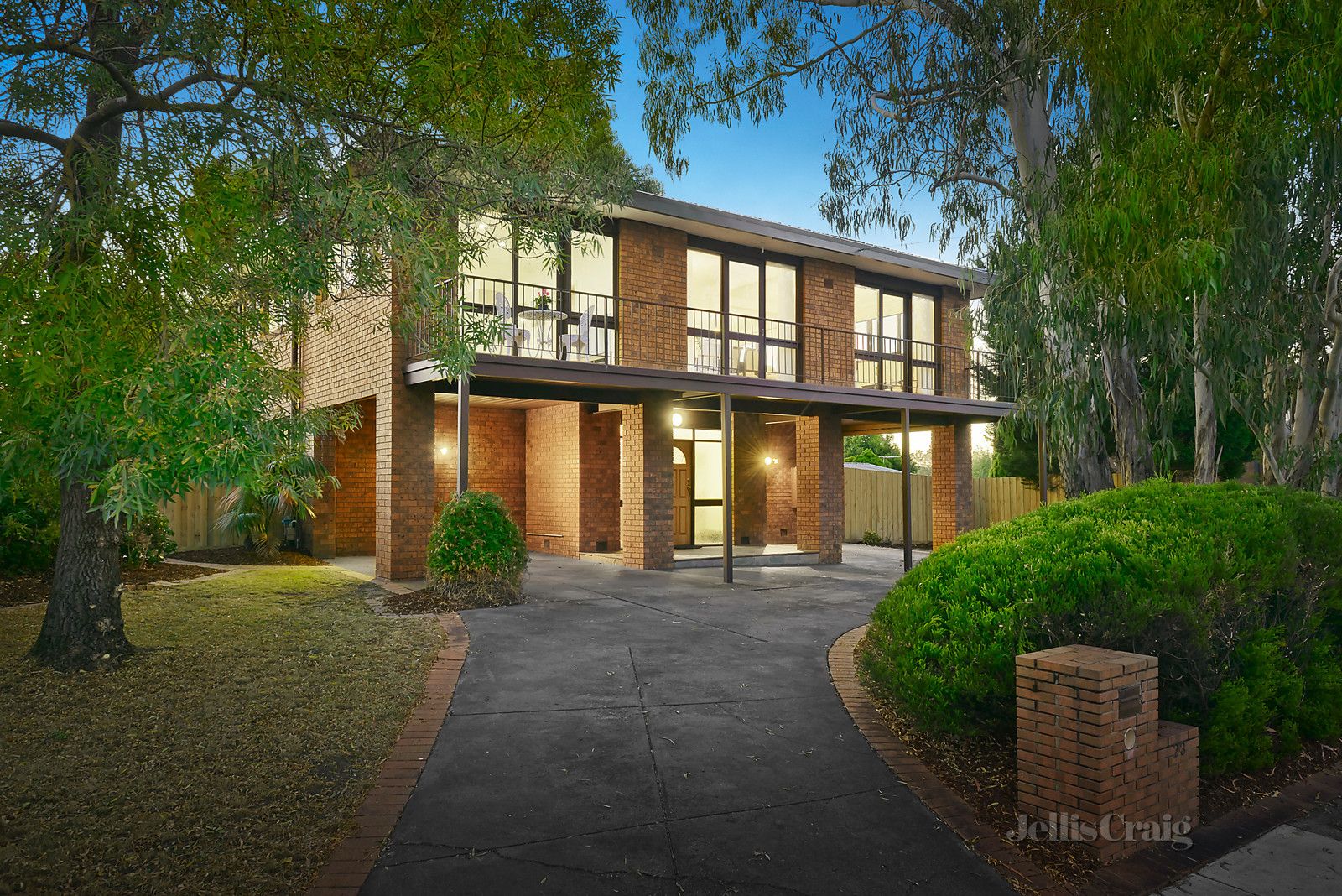 23 Knights Drive, Glen Waverley VIC 3150