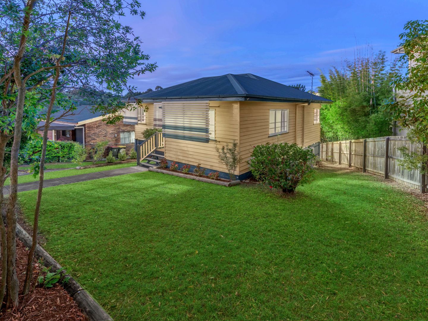 12 Hall Avenue, Norman Park QLD 4170, Image 2