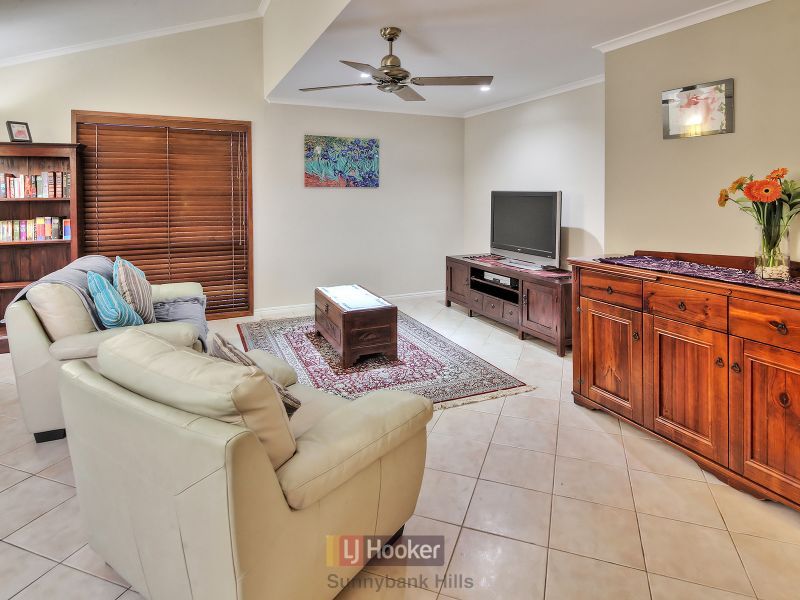 4 Caravonica Court, Calamvale QLD 4116, Image 1