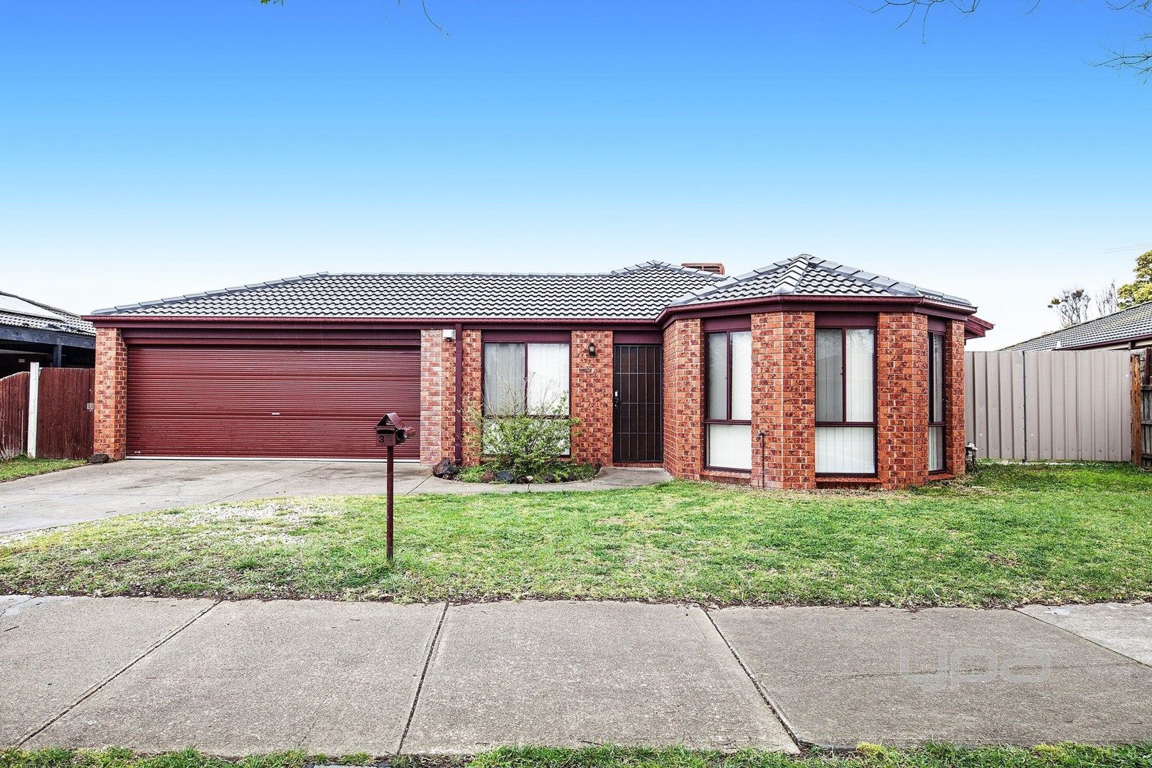 33 Thames Boulevard, Werribee Property History & Address Research
