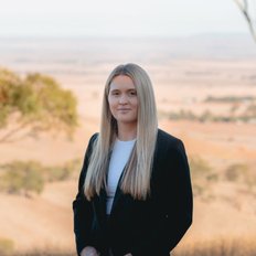 Ray White Clare Valley - Elly Hoskin